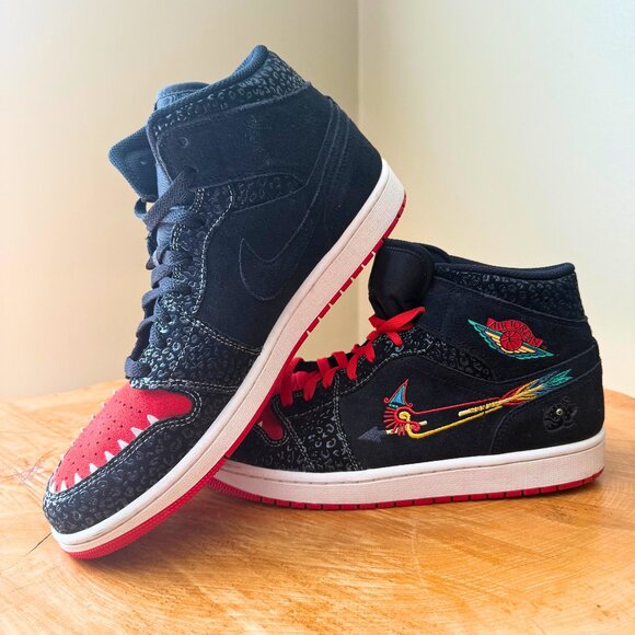 AIR JORDAN 1 MID 🏷️ Siempre Familia 11.5M - Picture 2 of 6